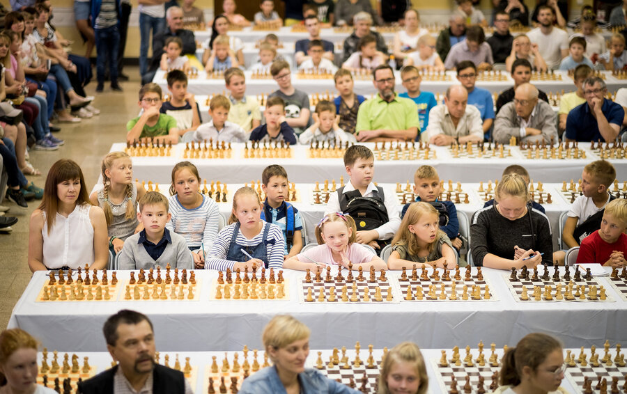 При поддержке Фонда Тимченко проходит турнир «Белая ладья» для школьных шахматных команд и турнир «Восхождение» среди команд детских домов и школ-интернатов. Благотворительный фонд Елены и Геннадия Тимченко 