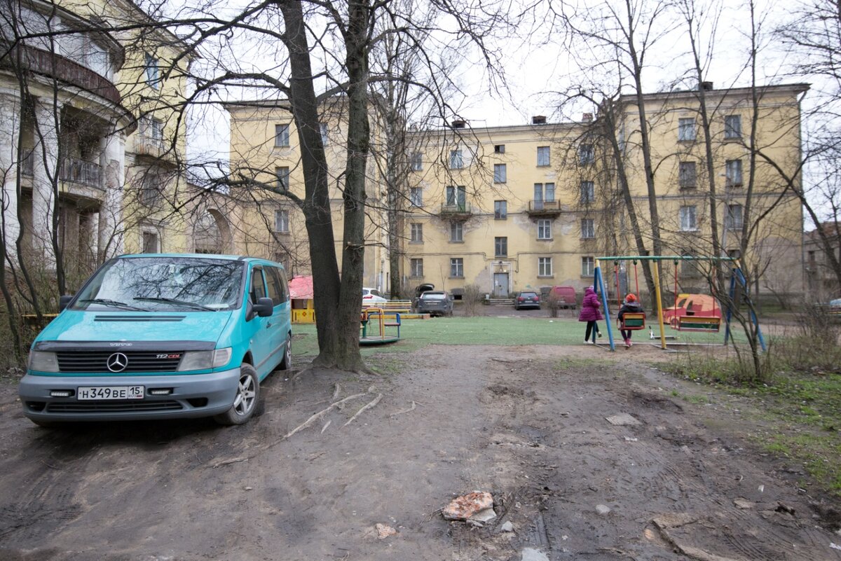 Был очень удивлен, когда узнал, что здесь живут полицейские. Аварийное  жилье на окраине Питера, которое так и не расселили. | Нетуристический  путеводитель | Дзен