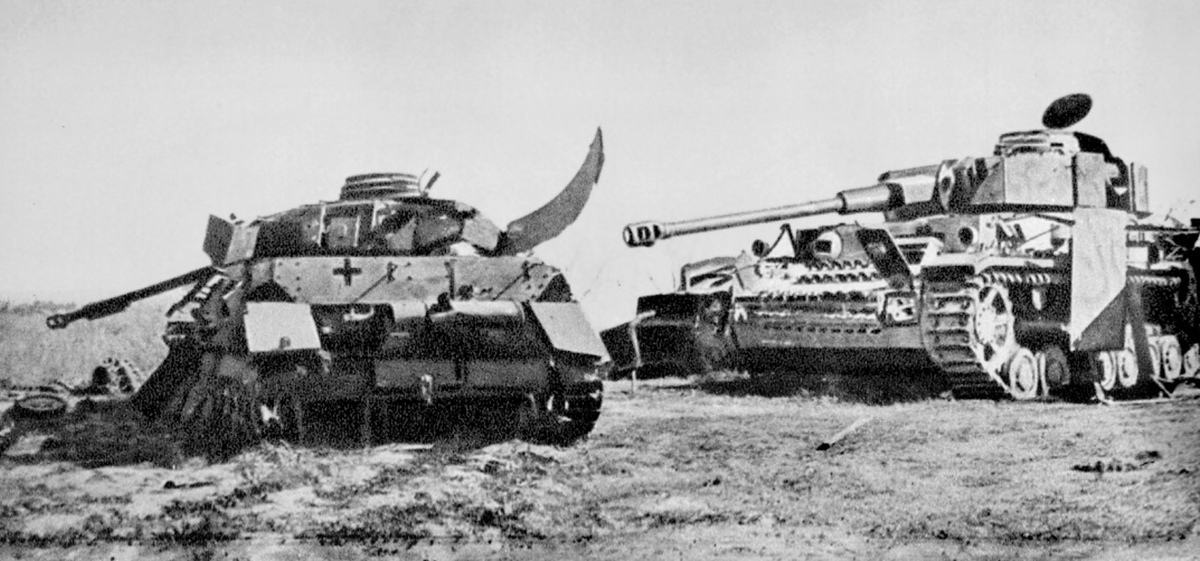 Подбитые немецкие танки на Курской дуге в 1943 году