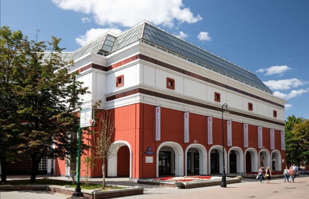 Инженерный корпус лаврушинский пер 12 москва фото