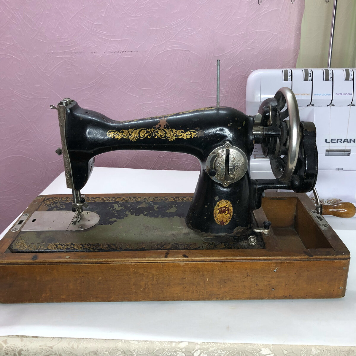 Вот на такой машинке шила долгие годы. И мне нравилось!