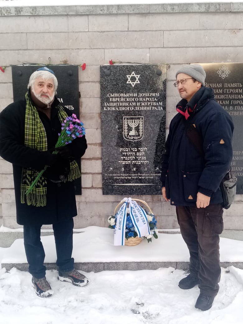 Вадим (Менахем-Мендл) Полянский (слева)