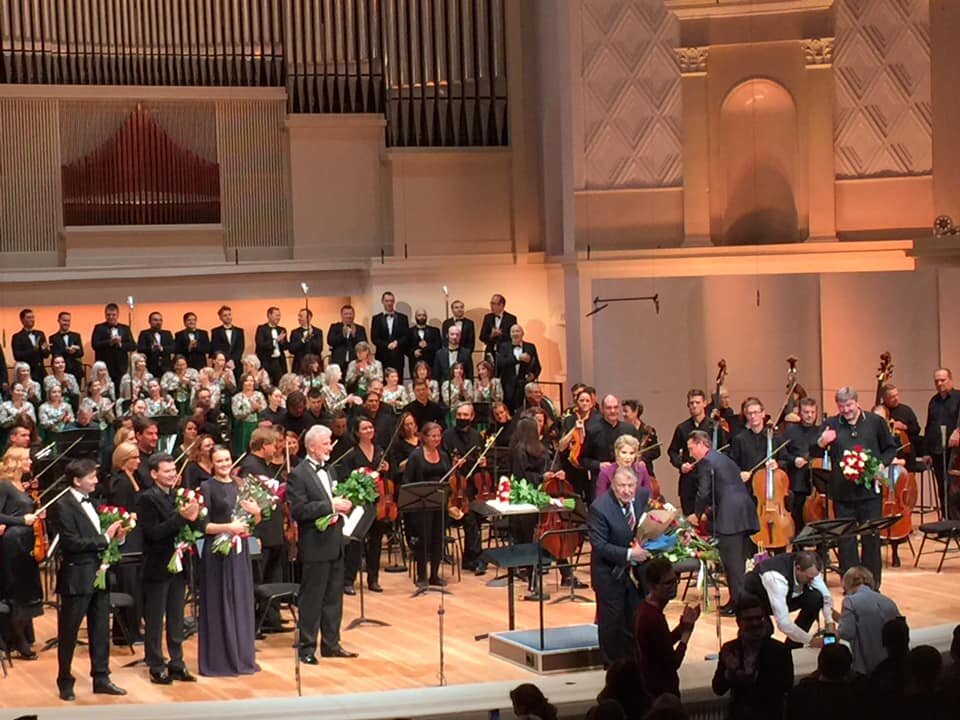 Артисты после концертного исполнения оперы В.Агафонникова "Анна Снегина". Концертный зал имени П.И.Чайковского. 30 сентября 2021 года. Фотография сделана моим iPhone