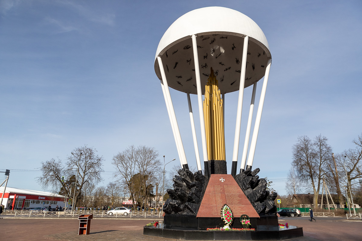 Памятник псковским десантникам в Пскове. Памятник 6 роте в Пскове. Памятник 76 Псковской дивизии. Памятник псковским десантникам 6-й.