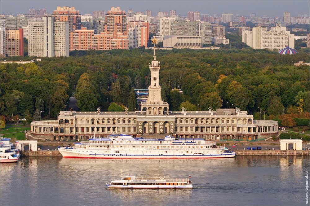Северный речной порт парк