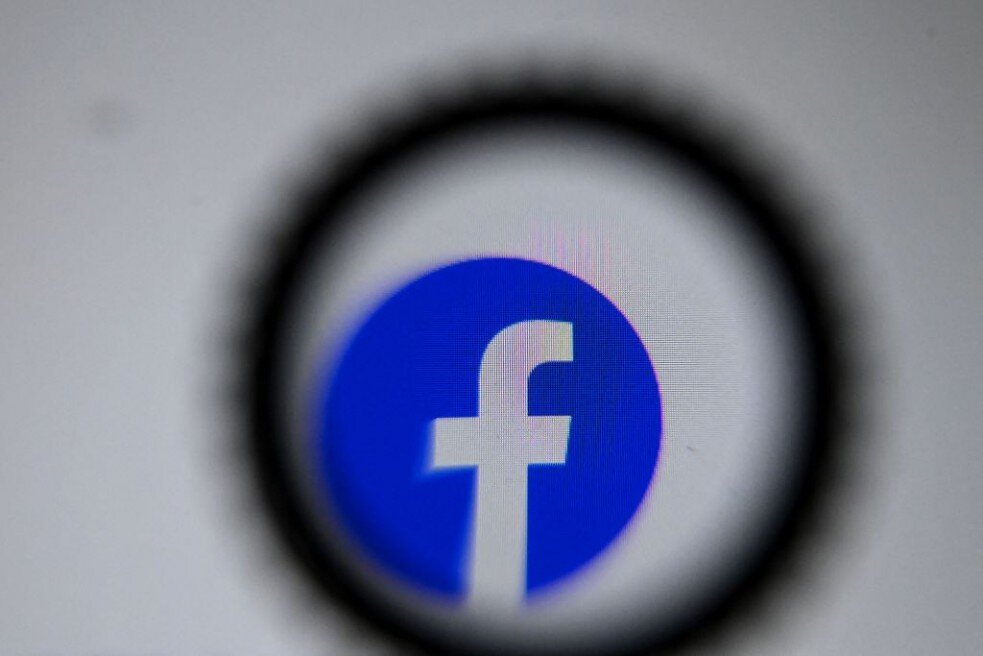 Корпоративный логотип Facebook с годами эволюционировал, отражая его бизнес-стратегию и эффективность бренда. ФОТО: КИРИЛЛ КУДРЯВЦЕВ / AFP ЧЕРЕЗ GETTY IMAGES