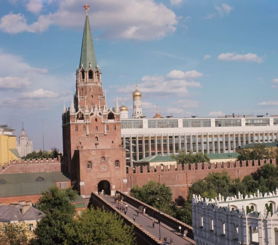 Кремль москва троицкая башня