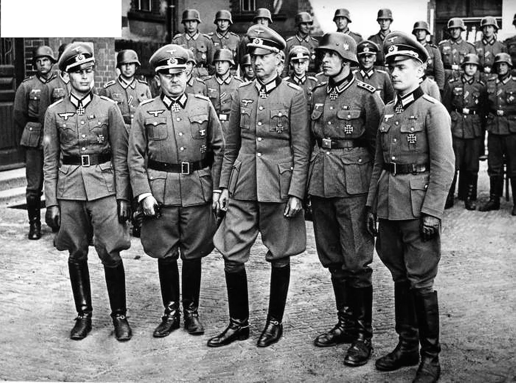Соединения вермахта. СС 3 Рейх. Вермахт Ваффен СС 1942. Немецкие офицеры СС второй мировой войны. Генерал Дитрих фон Хольтиц.