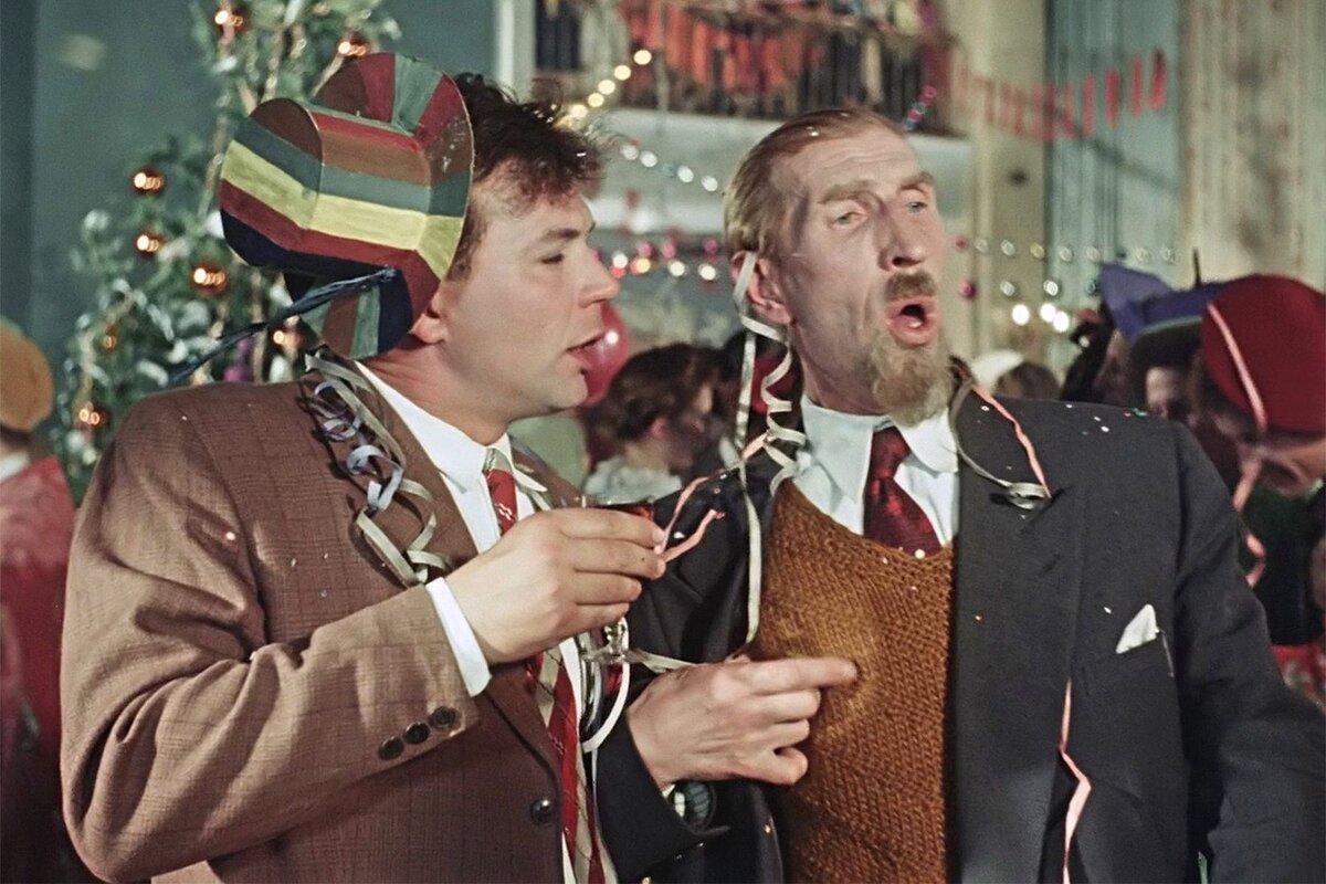 5 минут до дома. Карнавальная ночь фильм 1956. Сергей Филиппов карнавальная ночь (1956). Карнавальная ночь фильм 1956 кадры. Карнавальная ночь фильм 1956 фокусник