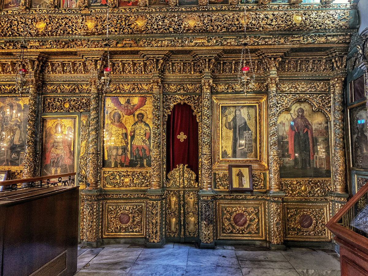 Η δεξιά πλευρά του τέμπλου.  Φωτογραφία του συγγραφέα.  Κάντε κύλιση στη συλλογή για να δείτε περισσότερα