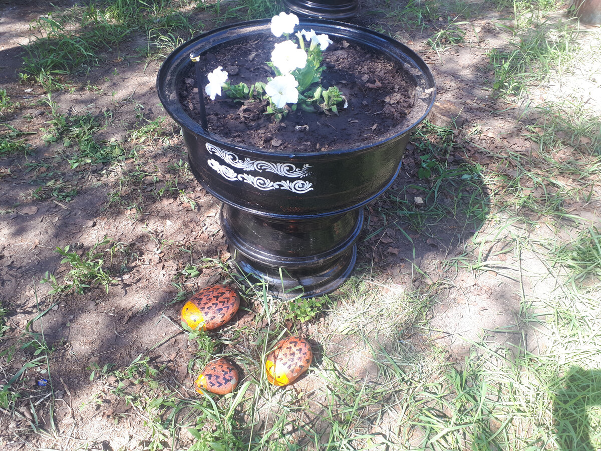 Вазоны для цветов.