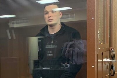    Видеоблогер Эдвард Бил, задержанный после ДТП на Смоленской площади, на заседании Тверского районного суда города Москвы, где рассматривается ходатайство следствия об избрании ему меры пресечения. Изображение является раздаточным материалом, предоставлено третьей стороной. Только редакционное использование. Запрет на архивирование, коммерческое использование, рекламную кампанию. ©Пресс-служба Тверского суда РИА Новости