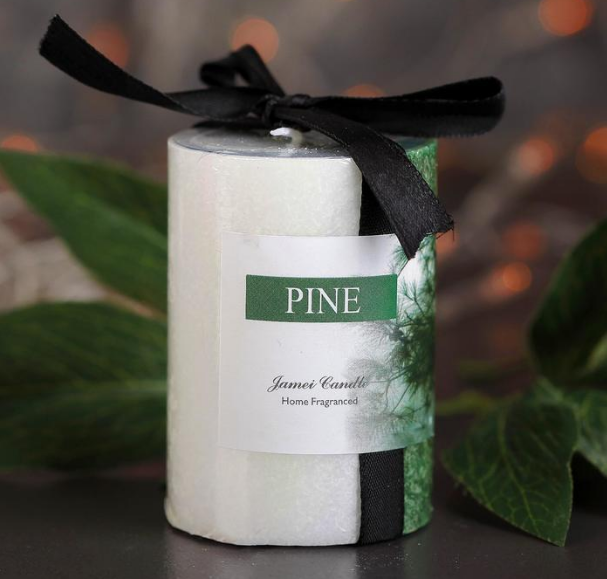 Свеча с ароматом хвои - 390 рублей