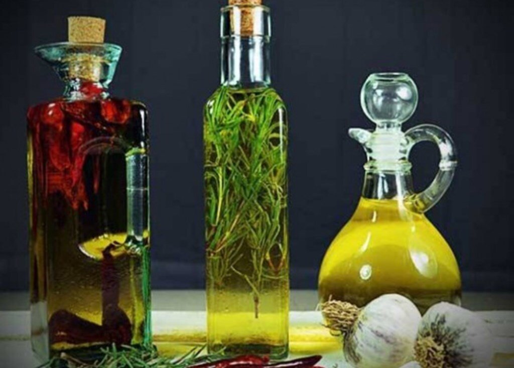 Рецепт растительным маслом. Масло растительное ароматное. Ароматизированное оливковое масло. Пряное масло. Масло со специями.