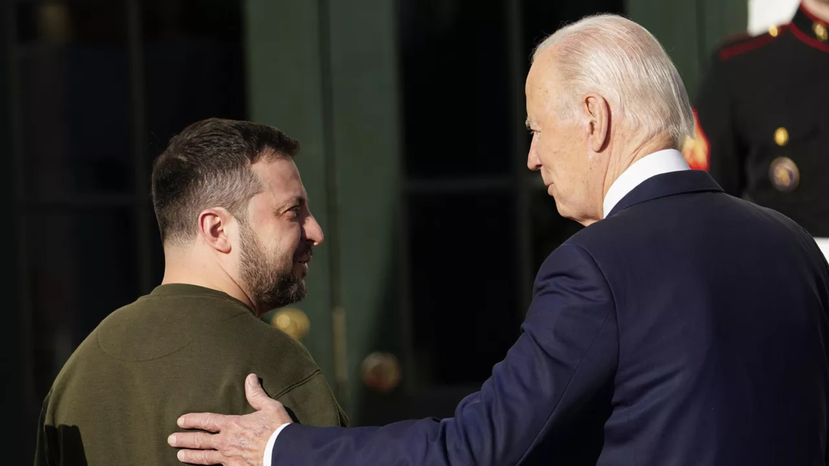 - Внушил? - Внушил! - Только я тебе внушил не победить, а хотя бы устоять!