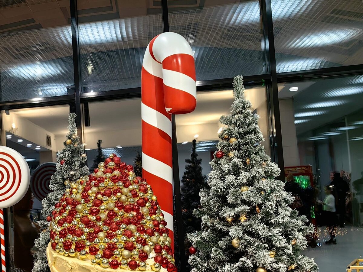 Классическая красно-белая трость