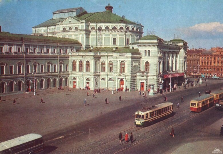 
Кировский театр. Открытка советских времен