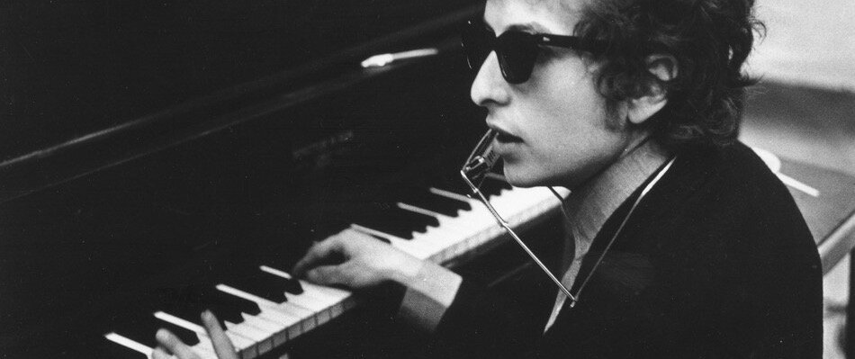 Соединенные Штаты Америки. Пятидесятые. Три года Корейской войны, президент Эйзенхауэр, издается набоковская «Лолита», Джексон Поллок разбивается в автокатастрофе. Появляется Wayfarer от Ray-Ban.