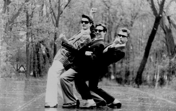 А вот вам и ребята-стиляги.