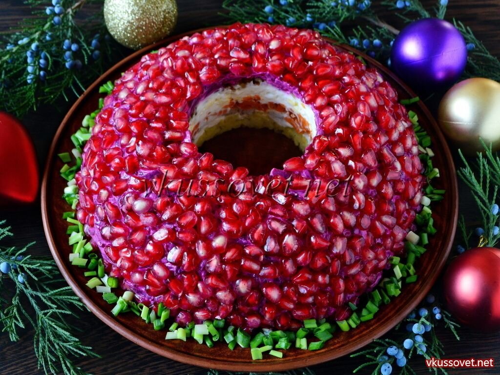 салат гранатовый бриз. гранатовое кольцо салат. гранатовый браслет с свининой. гранатовый браслет салат с свининой. садат " гранатовый браслет.
