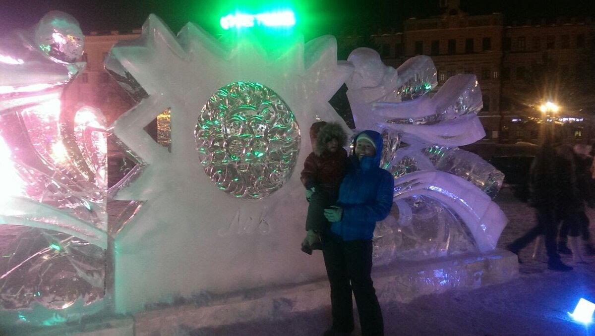 Ледовый городок, центральная площадь.