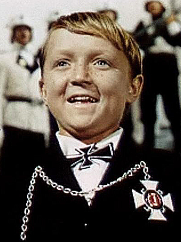 Мальчиш плохиш буржуин. Кибальчиш и плохиш. Мальчиш плохиш буржуин. Мальчиш плохиш с орденом. Мальчиш плохиш буржуин.