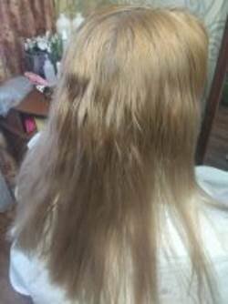 
Как утверждает модель, окрашивание происходило на марке matrix. В итоге они получили готовый фон на 9 уровне с оранжевым пигментом на уровне корневой зоны до 5-7 см. По длине 10 ряд с фиолетовым нюансом. Фото не совсем точно передало полный эффект.