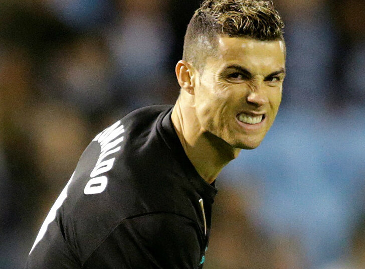 Красивая игра Роналду и пять его голов