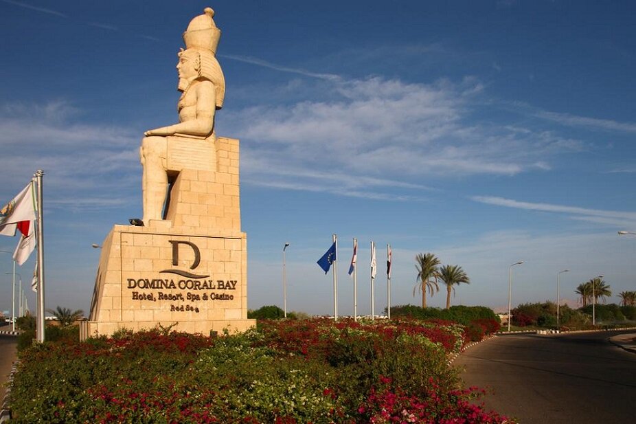 Стелла на повороте в Домину