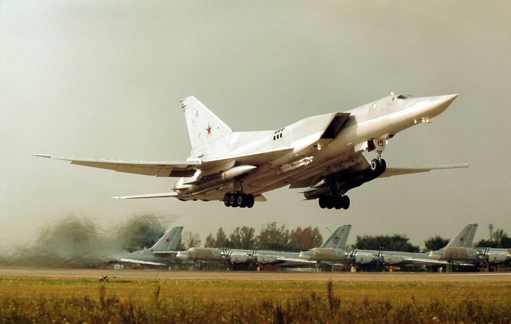 Дальний сверхзвуковой ракетоносец-бомбардировщик ТУ-22М3. Фото: topwar.ru