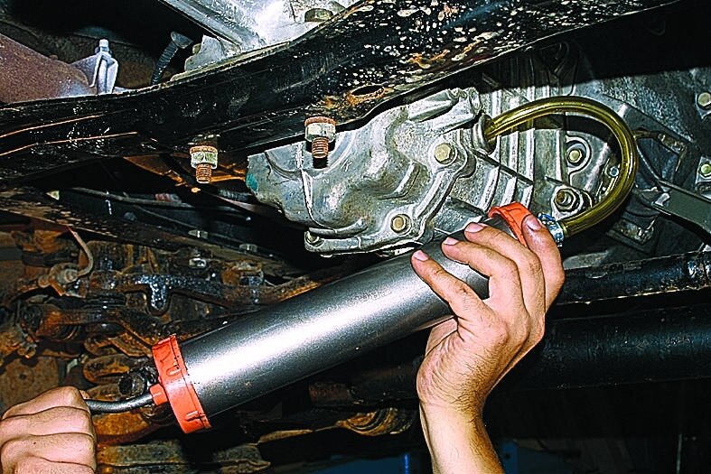 Меняют ли масло в механической коробке передач