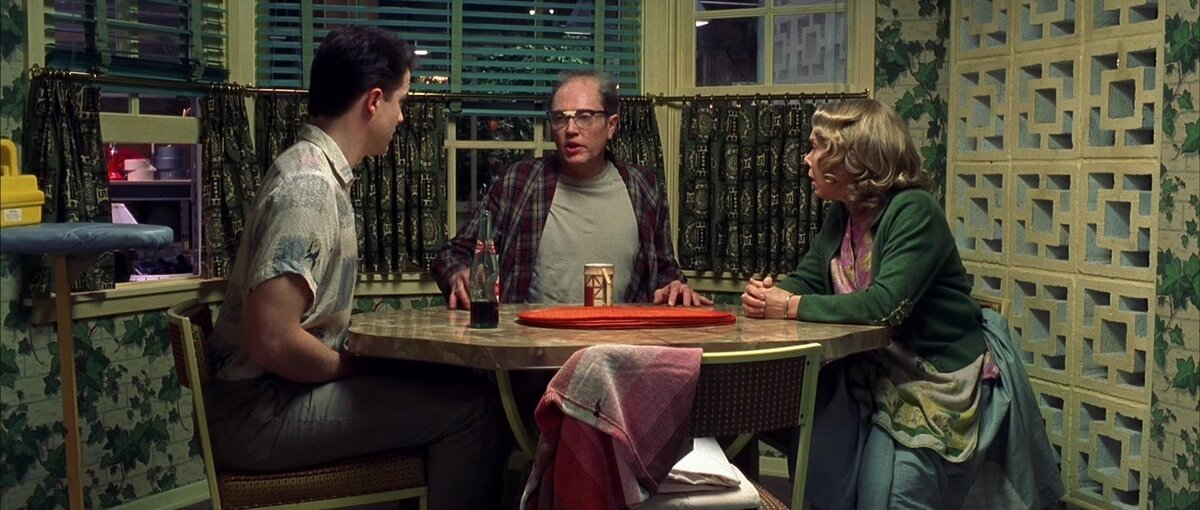 Взрыв из прошлого фильм 1999. Надежда горбункова бриллиантовая рука. Оттуда он и попал в. Палата the ward 2010. Кристофер уокен взрыв из прошлого.