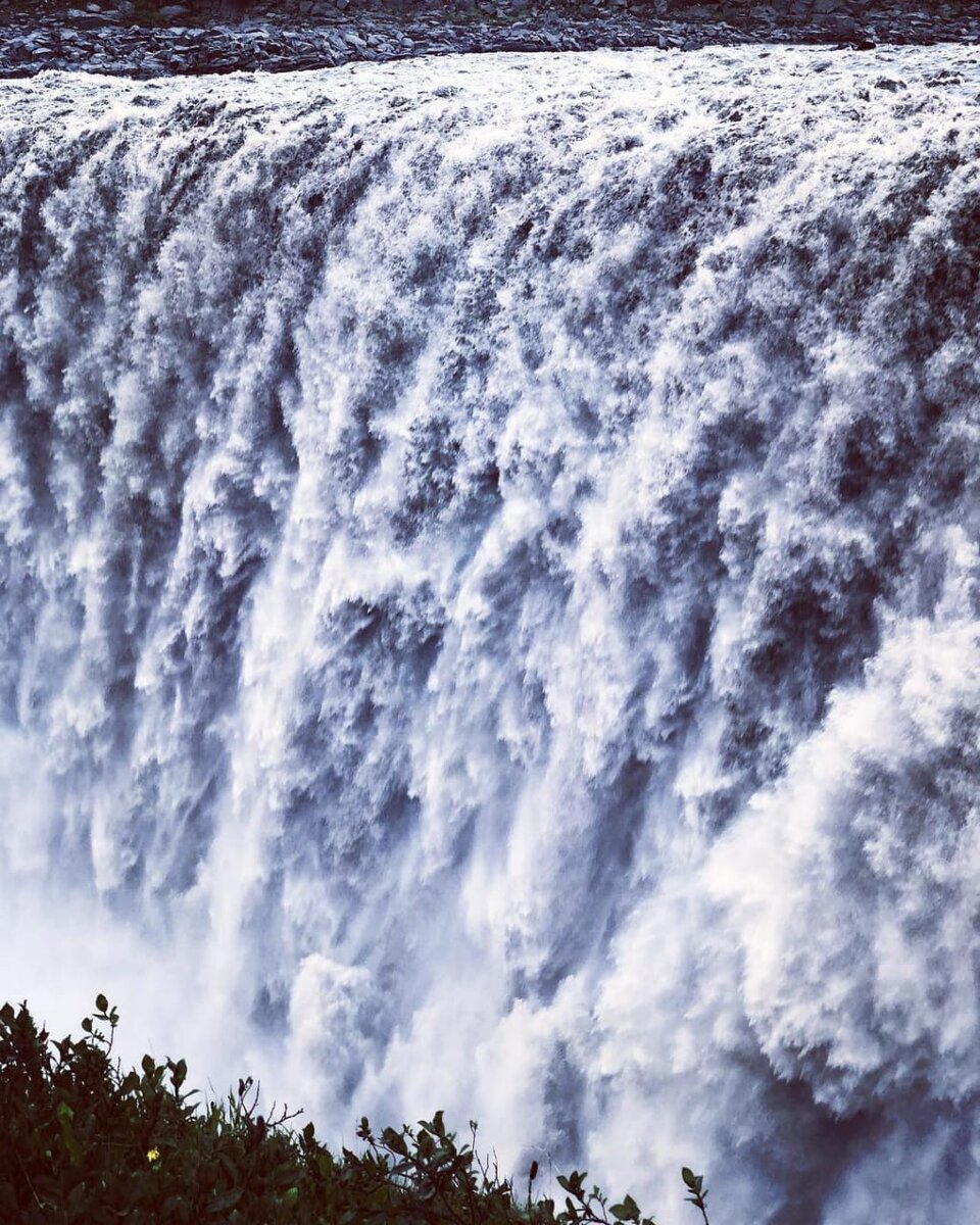 Могучие водопады. Водопад Деттифосс. Водопад Текес. Водопад Деттифосс сверху. Водопад Берглиштубер.