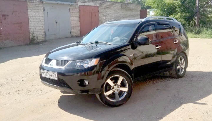 Пробег: 180.000 км. Привод: полный. Объём двигателя: 2.4 л. Мощность двигателя: 170 л.с. Тип двигателя: бензин.