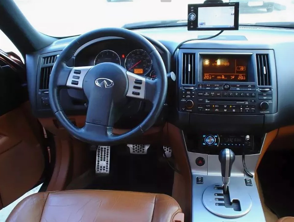 Салон Infiniti FX35 2004 года