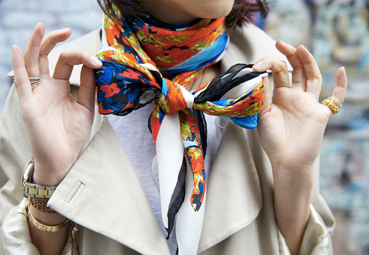 Дизайнерские платки и шарфы, купить женский платок с авторским принтом в интернет-магазине в Москве