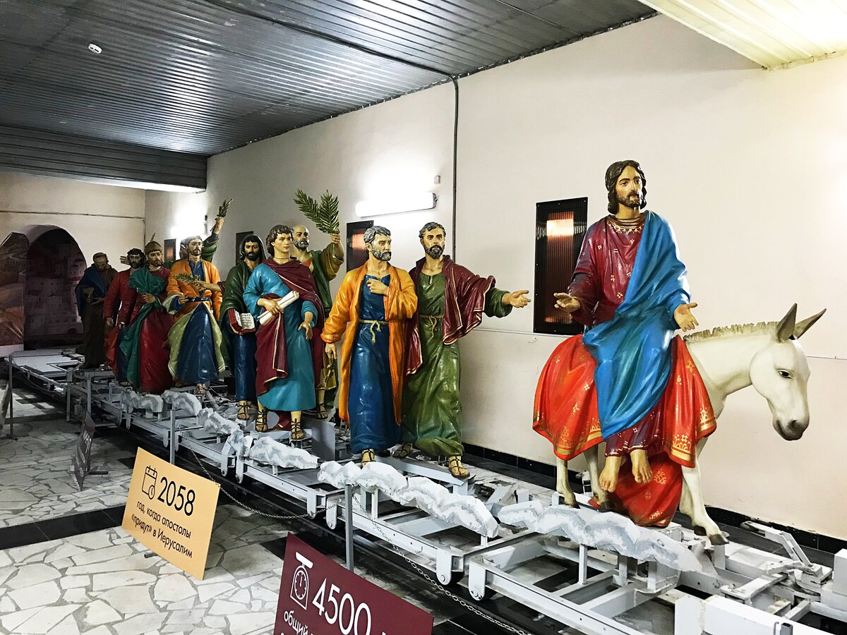 Композиция во внутренней части башни