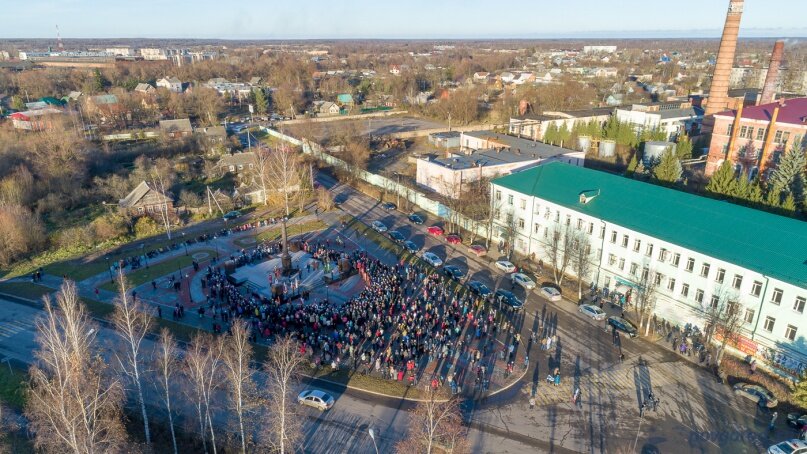 Церемония открытия началась под музыку американского композитора немецкого происхождения Ханса Циммера. Они известен своими саундтреками к фильмам «Гладиатор», «Внедрение», «Пираты Карибского моря» и многим другим.