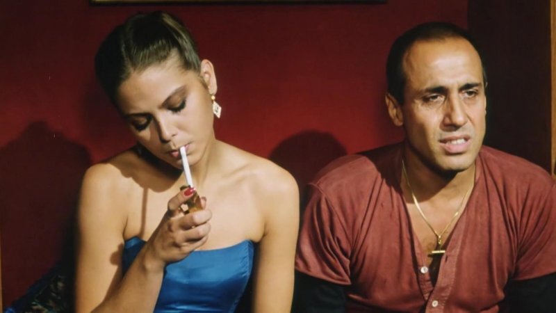 Героиня Орнеллы Мути соблазняет затворца и работягу Адриано Челентано. Она идет работать на ферму, чтобы показать истинность своей любви к нему. 