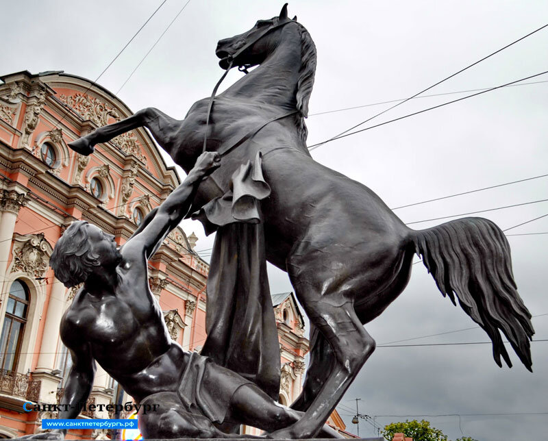 Кони памятник в санкт петербурге. Аничков мост кони Клодта. Клодт скульптор Аничков мост. Клодт кони на Аничковом мосту в Петербурге.