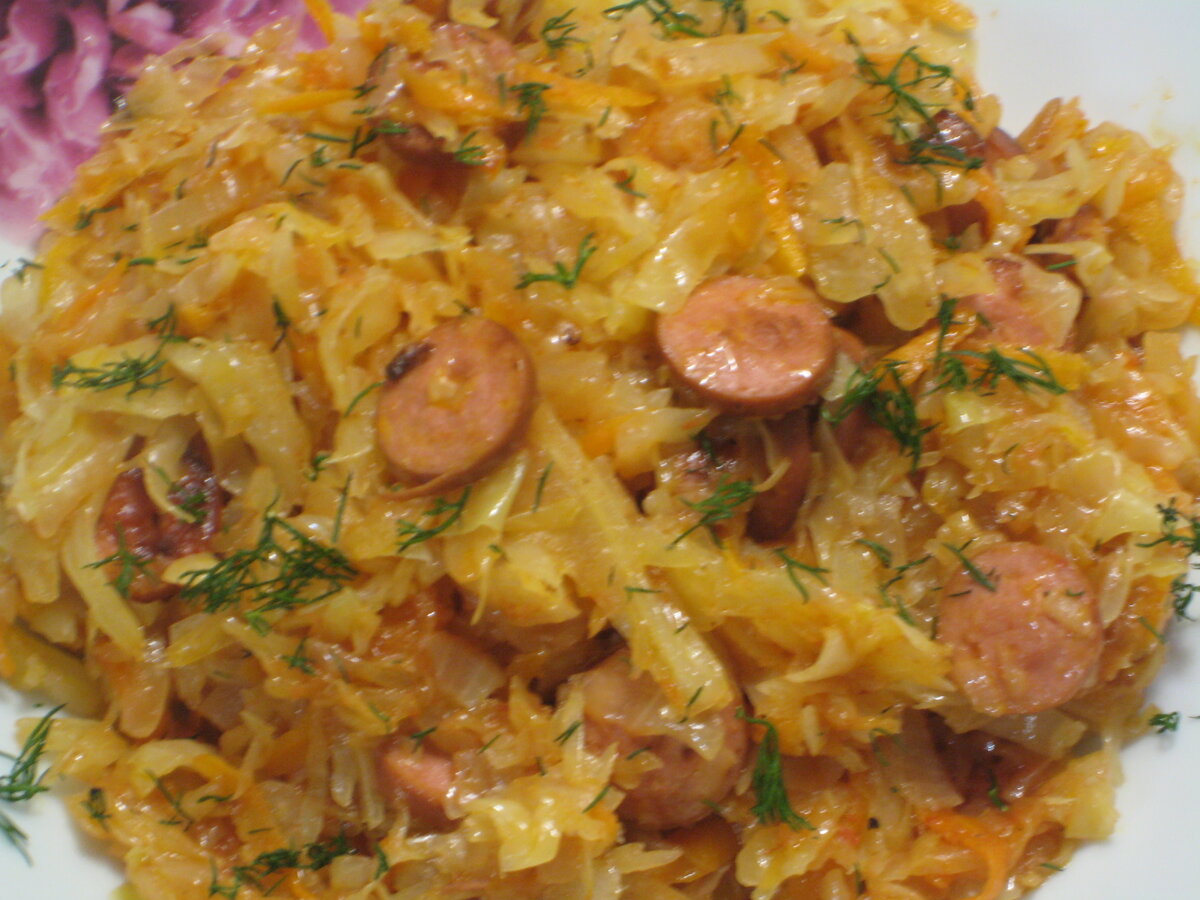 Капуста с сосисками