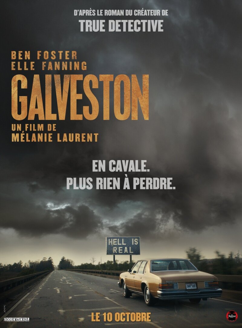 Галвестон / Galveston ( 2018 )  
Лимит терпения : целиком. 

Чем бесит : 

Благодаря тому что автору Нику Пиццолато удалось снять все сливки за счёт успеха "Настоящего детектива" пришло время выкапывать архивы того что когда либо писал популярный автор в прошлом. Это все равно что публиковать бисайды и сборники неизданных треков популярной группы : в такой микстейп можно накидать всякого мусора вплоть до акустических записей в туалете притона , сделанных на диктофон. Вот и дебютный роман Пиццолато "Галвестон" получил свою экранизацию : вязкая криминальная драма с инертной даже на фоне полуторачасового хронометража динамикой , непроработанными и тривиальными героями с сомнительным моральными ориентирами и нелицеприятными сценами , ближе к финалу вызывающими лишь недоумение и отвращение. И , увы , даже великолепный каст в лице Бена Фостера и Эль Фаннинг с талантливой постановщицей Мелани Лоран не спасают ситуацию в мрачной и бессмысленной истории автора. 