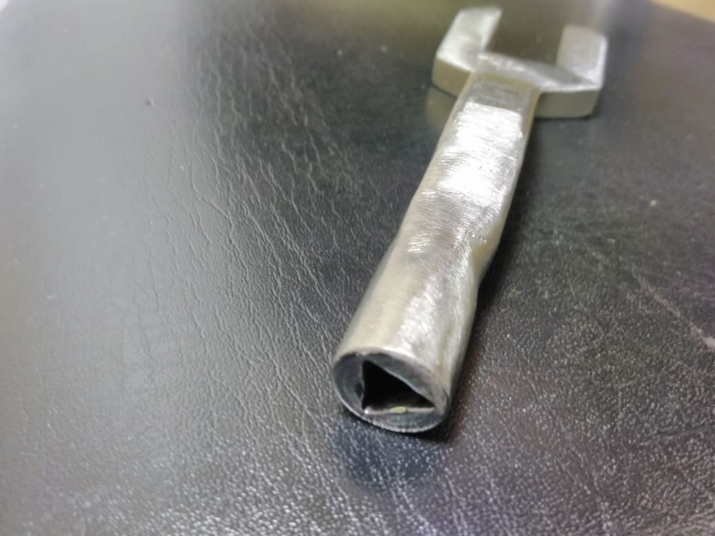 Ключ на реверсивной рукоятке. Источник: Пресс-служба Петербургского метрополитена