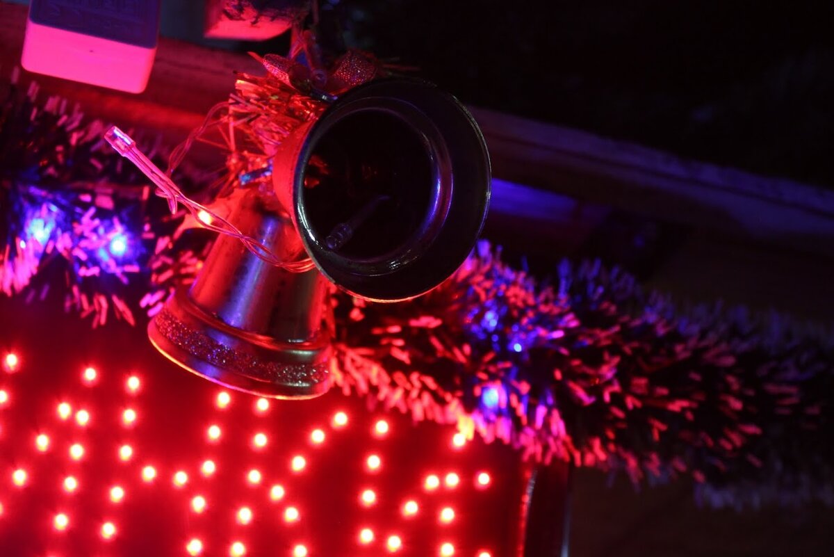 Колокольчики на городской площади, праздничное убранство Благоевграда - декабрь 2016 года