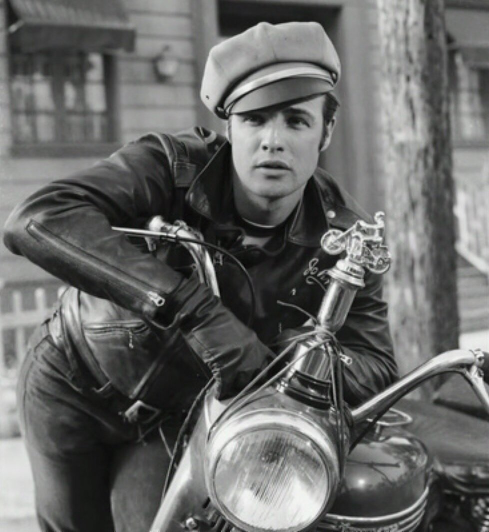 Марлон Брандо в роли Джонни Стреблера. "Дикарь" ("Бунтарь"), 1953 год.