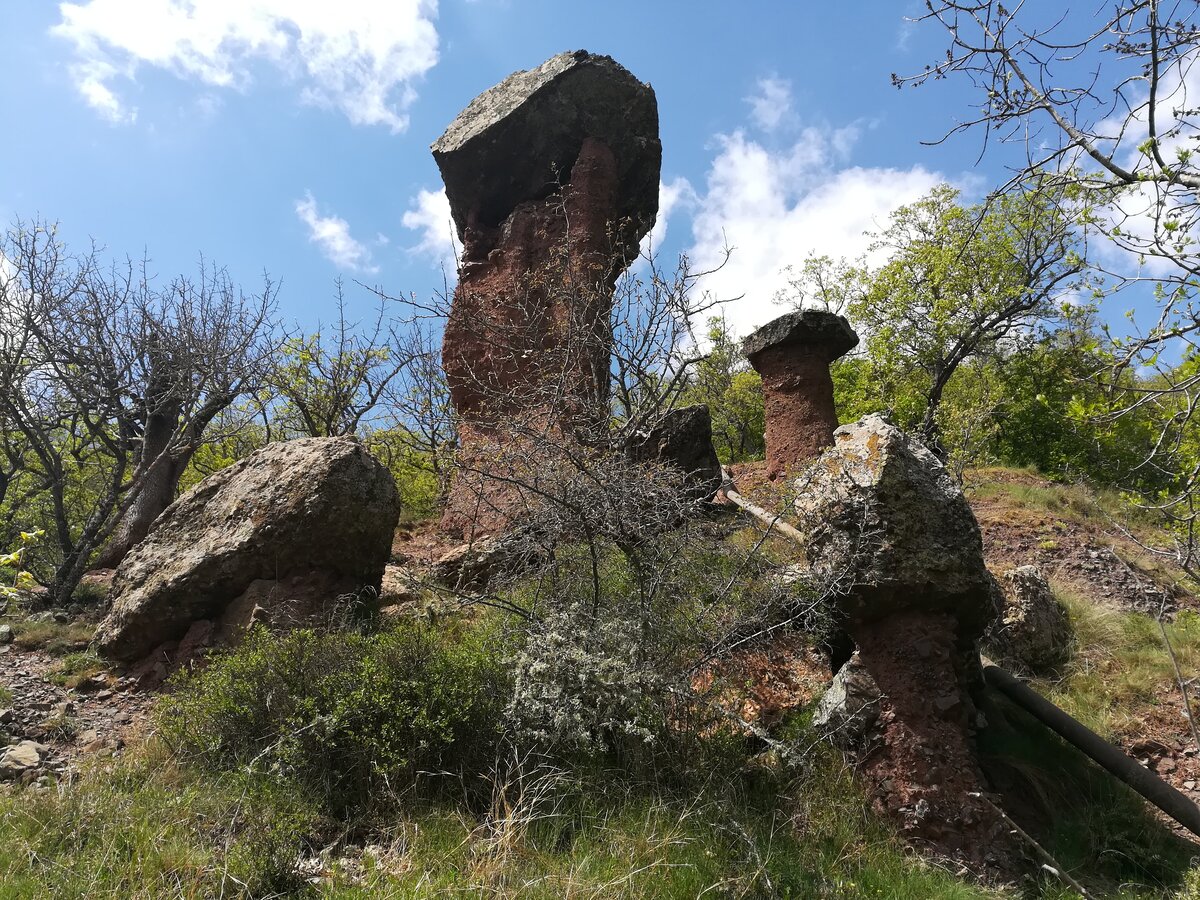 Каменные грибы в урочище Сотера