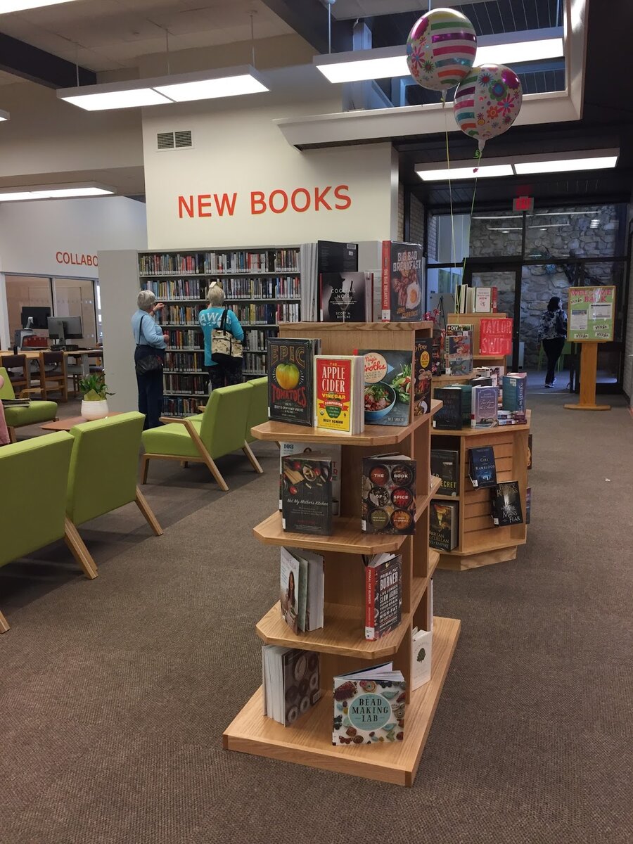 Очень приятно бродить среди всех этих полочек