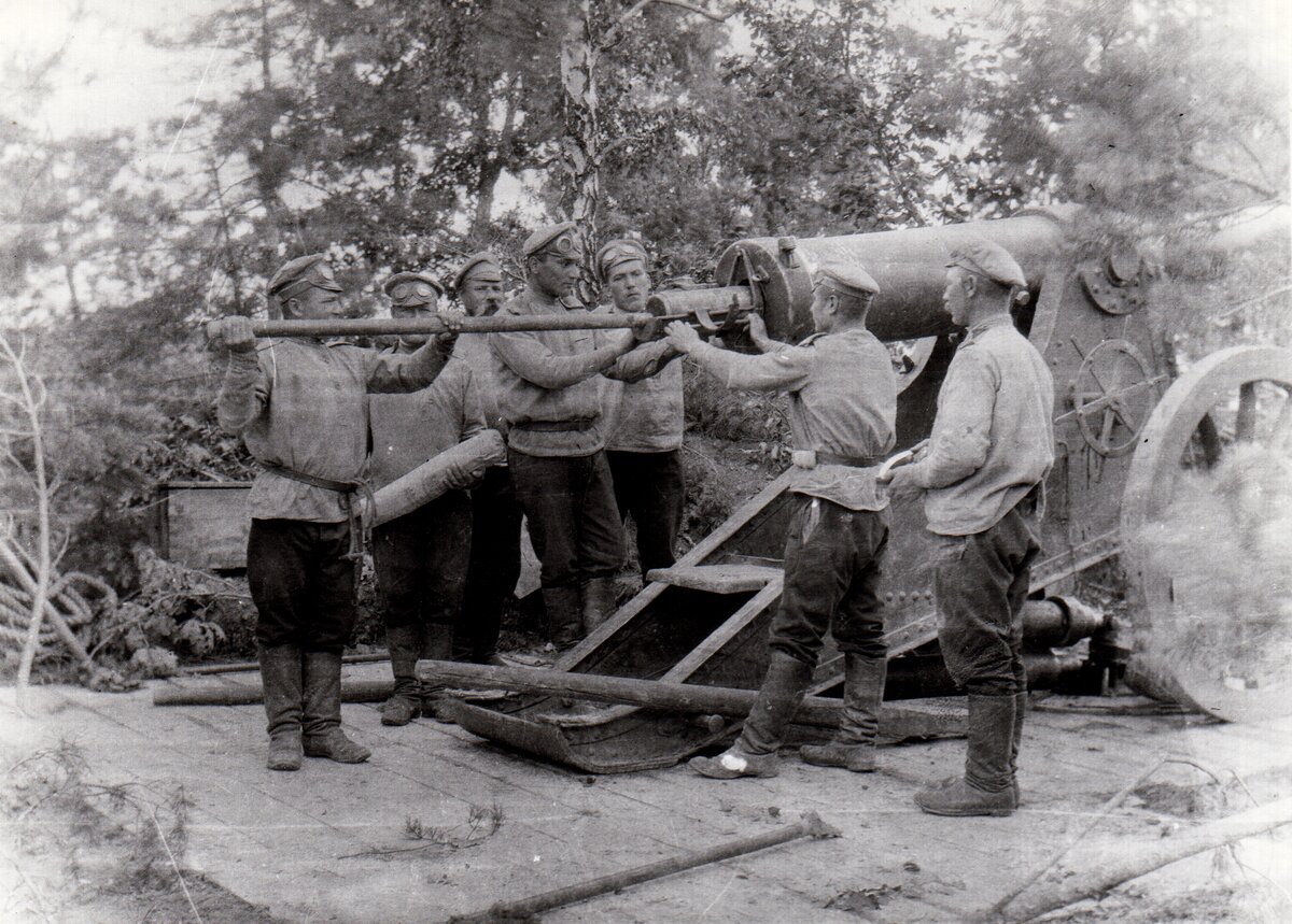 С каждым десятилетием совершенствовалось оружие для убийства себе подобных. Увеличивались калибр ствола, дальность стрельбы, скорострельность...