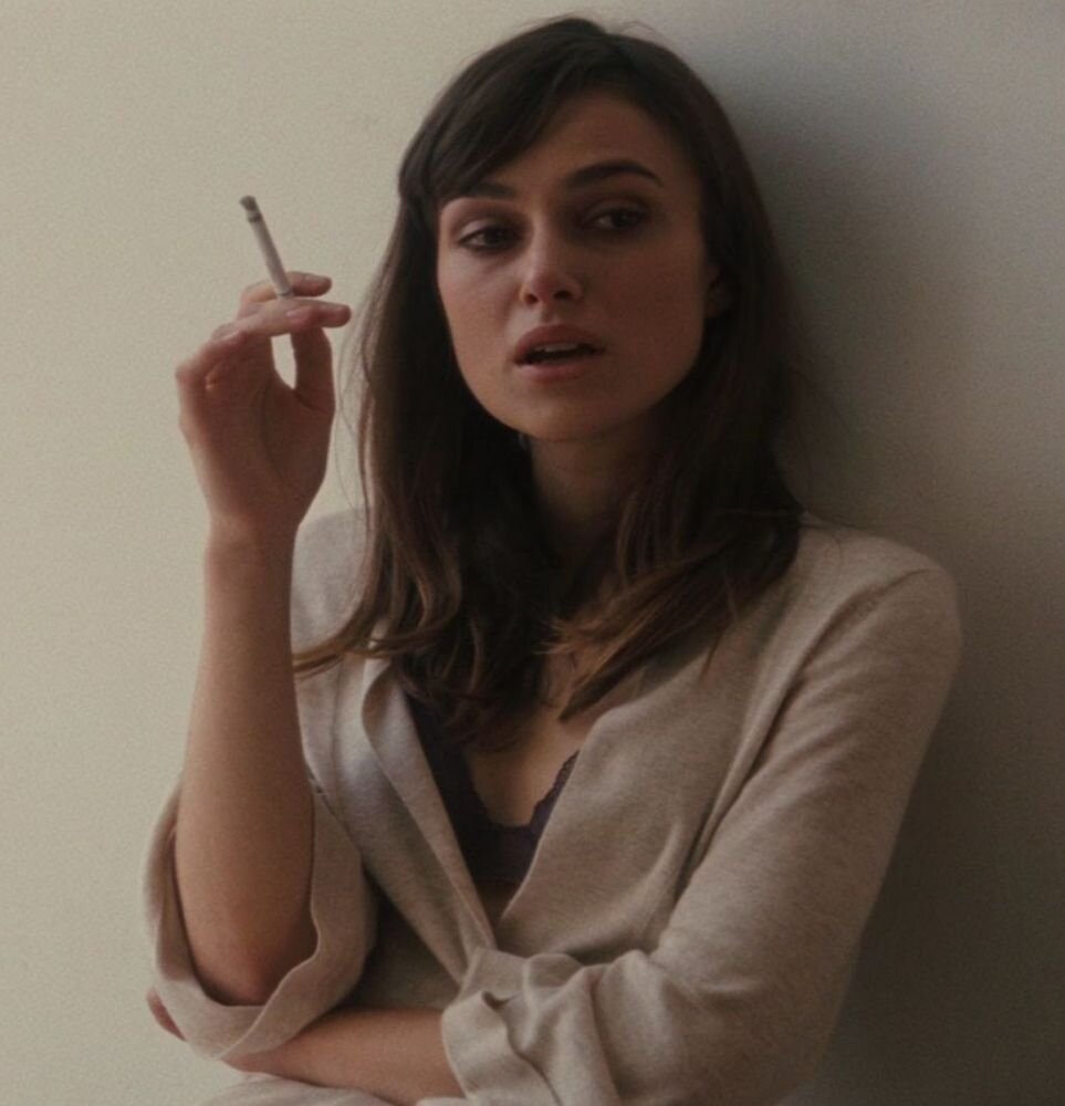 Глядя на Киру, невольно думаешь, действительно ли курение так вредит?