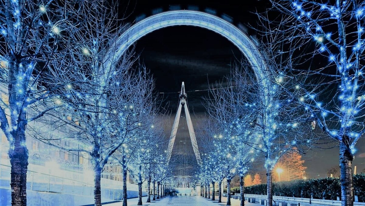 В канун Нового Года попасть на «Глаз» довольно сложно. Многие хотят насладиться видами английской столицы